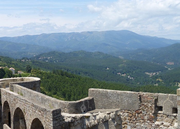 Visites du château de Portes, vue sur les Cévennes