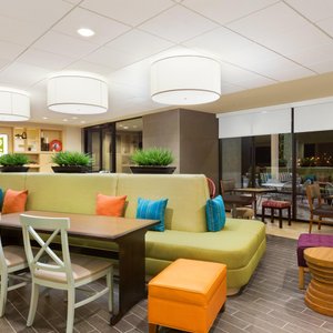 Come relax in our tranquil Farmington/Bloomfield hotel lobby.