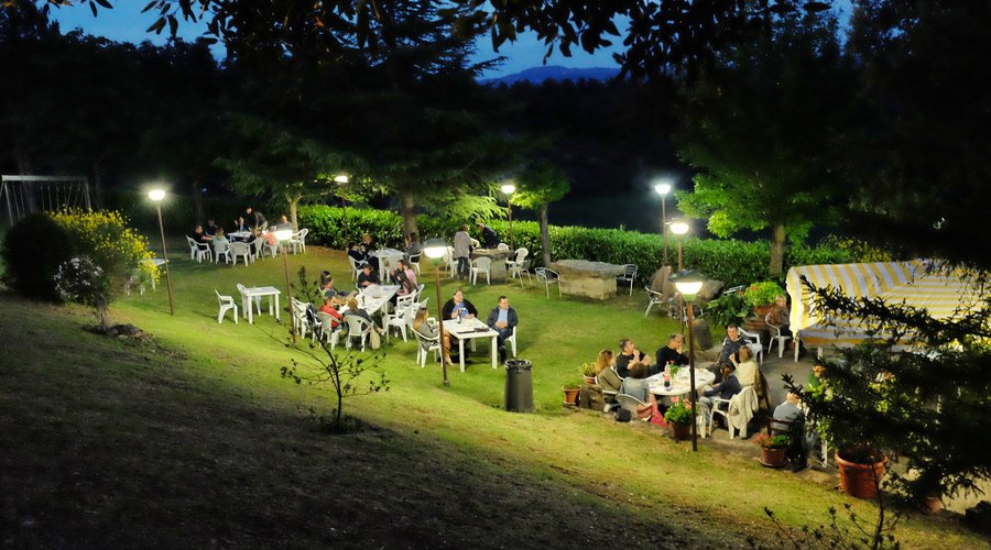 il cappello di paglia, il giardino di notte