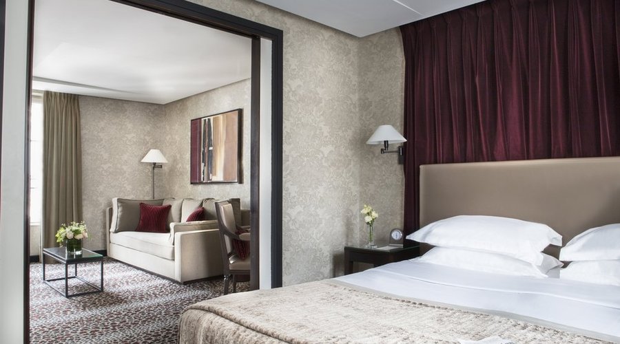 Suite with 2 bathrooms