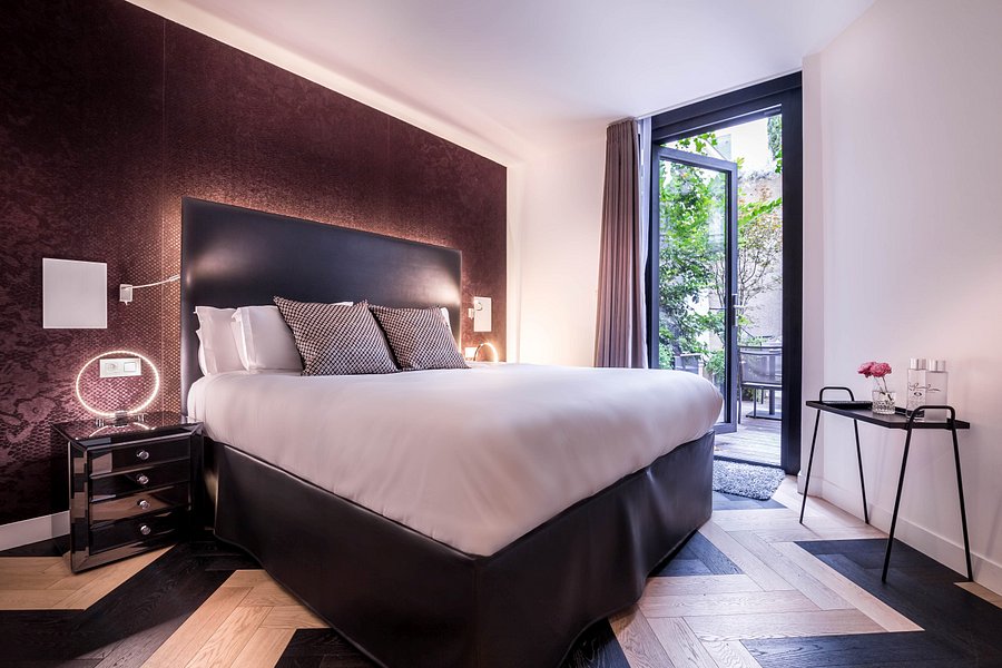 Privacy suites. Coty 75002 Paris.