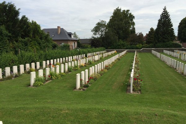 Le Touret Military Cemetery and Memorial (Richebourg) - Tripadvisor