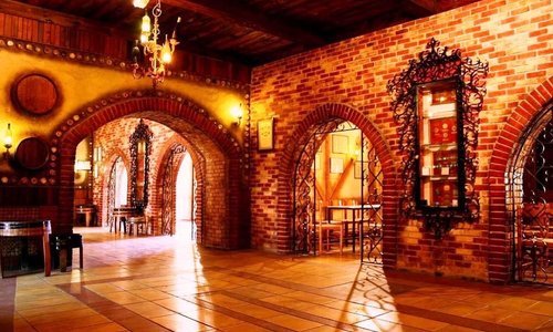 Take the opportunity to taste beautiful wines, and to visit the cellars