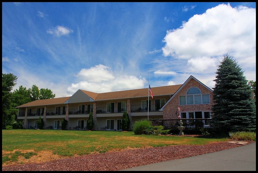 GRESHAMS LAKE VIEW MOTEL Prices & Hotel Reviews (Hawley, PA)