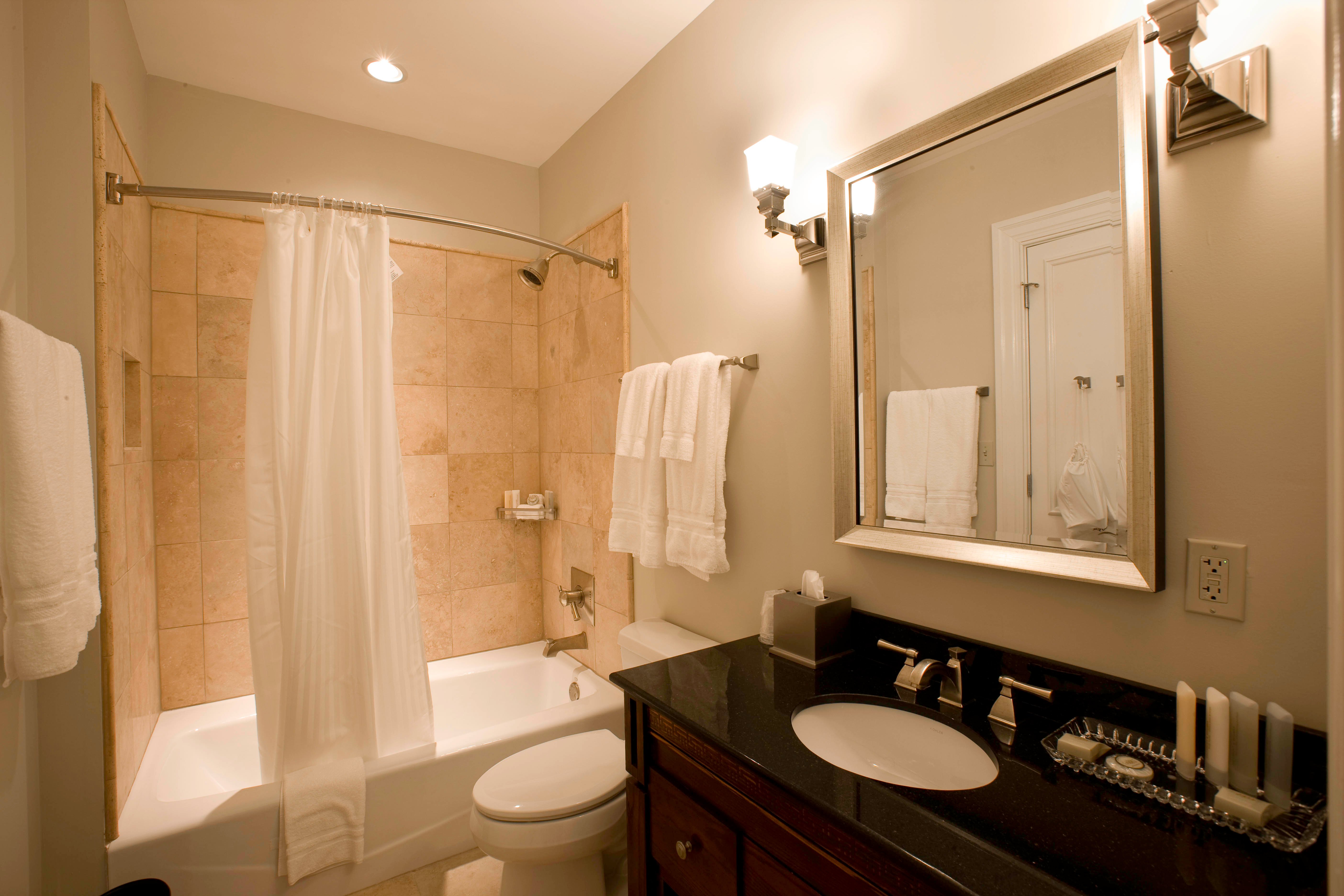 THE INN AT OLE MISS Updated 2024 Prices Hotel Reviews University MS   Tower Deluxe Suite Bathroom 