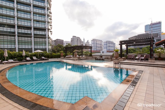 InterContinental Singapore, an IHG Hotel Pool Pictures & Reviews ...