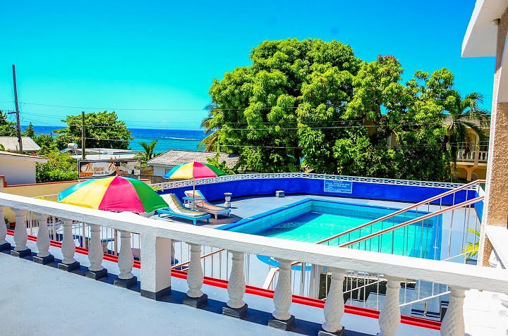 Marine View Hotel, hotel in Ocho Rios