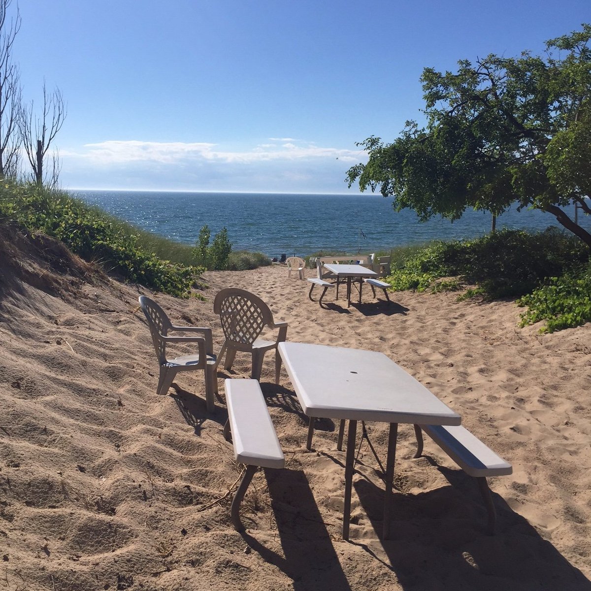 MICHIMONAMAC LAKESHORE COTTAGES - Cottage Reviews (South Haven, MI)