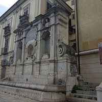 Fontana dei Caracciolo o di Bellerofonte