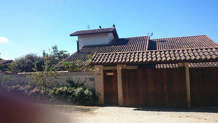 Serviços De Limpeza Residencial. Casal De Donos De Casa