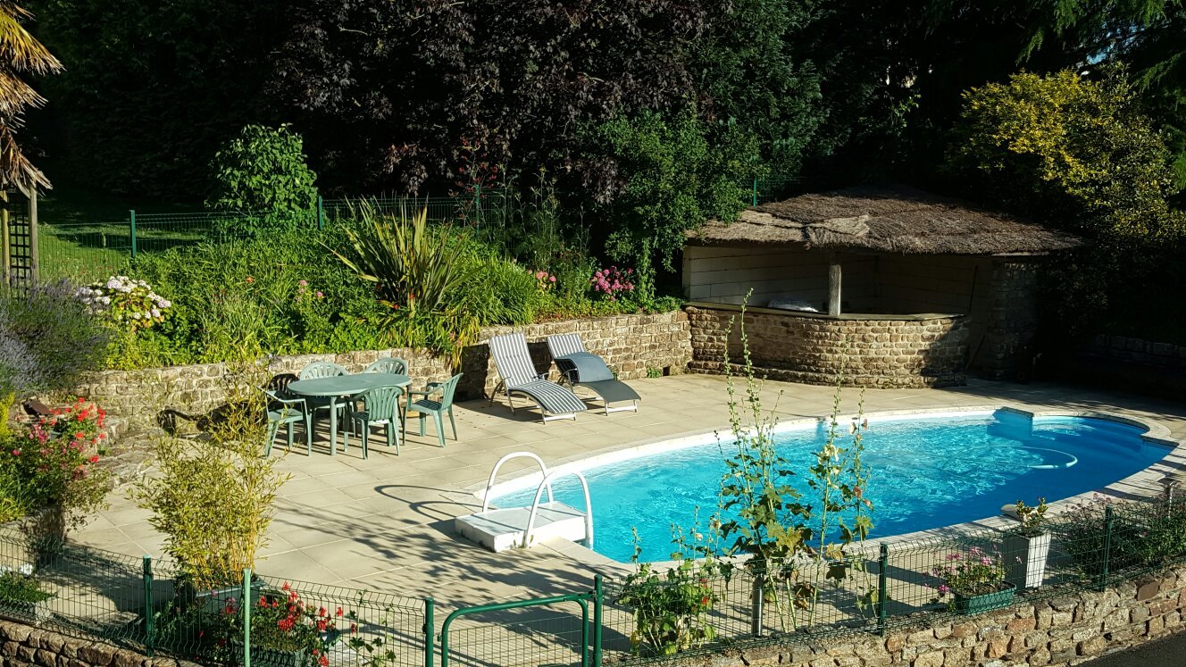 LES AGAPANTHES DE CROMEL - Prices & B&B Reviews (Saint-Quentin-sur-le ...