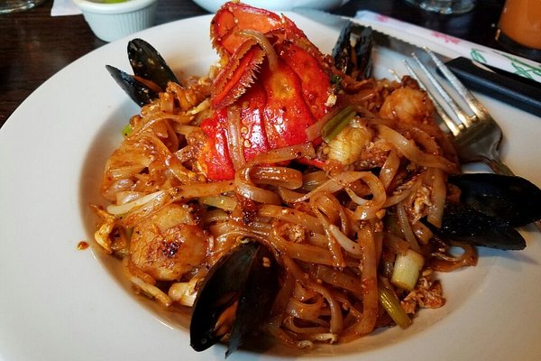 Lobster Seafood Pad Thai ?w=600&h=400&s=1