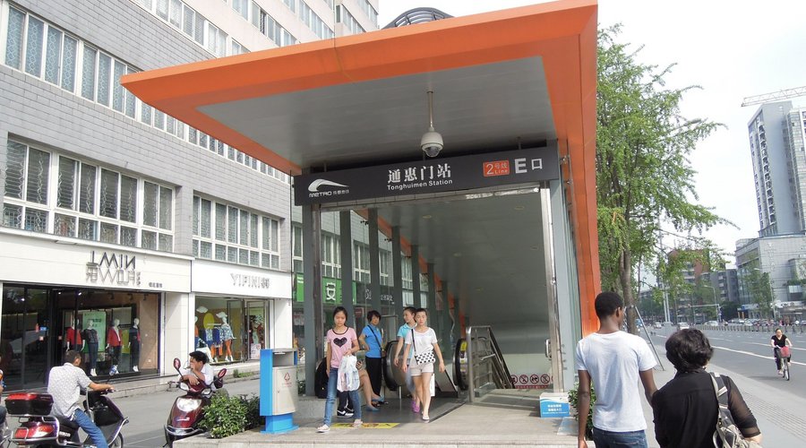 дождливой ночью у метро Chengdu Metro, Чэнду: лучшие советы перед посещением - Tripadvisor