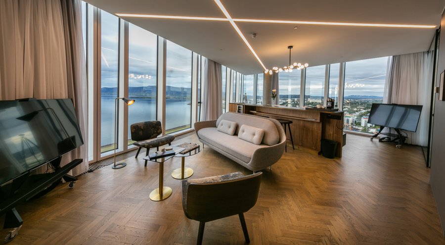Esja Corner Suite