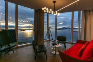 Room & Suite