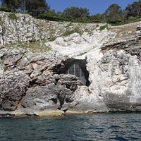 L' ingresso della Grotta Romanelli