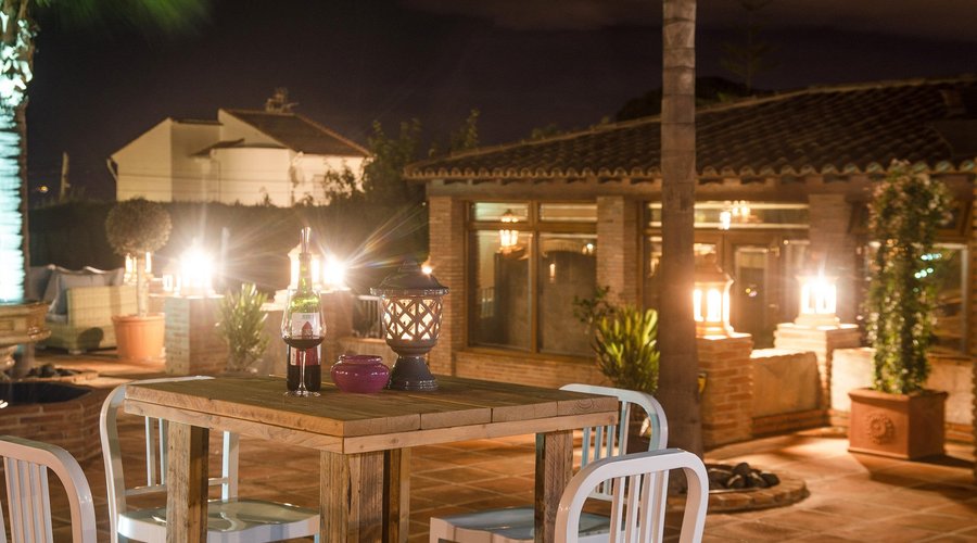 Villa CONMIGO: outside area / evening