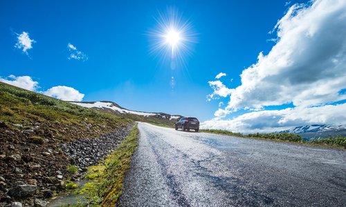 Driving up the Galdhøpiggen with a Volvo