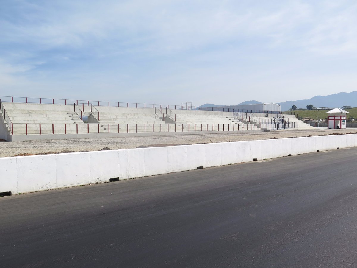 Race Valley - Como é a pista de arrancada em Tremembé - Competição de carros  de corrida no autódromo 