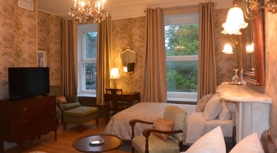Standard 2 double beds