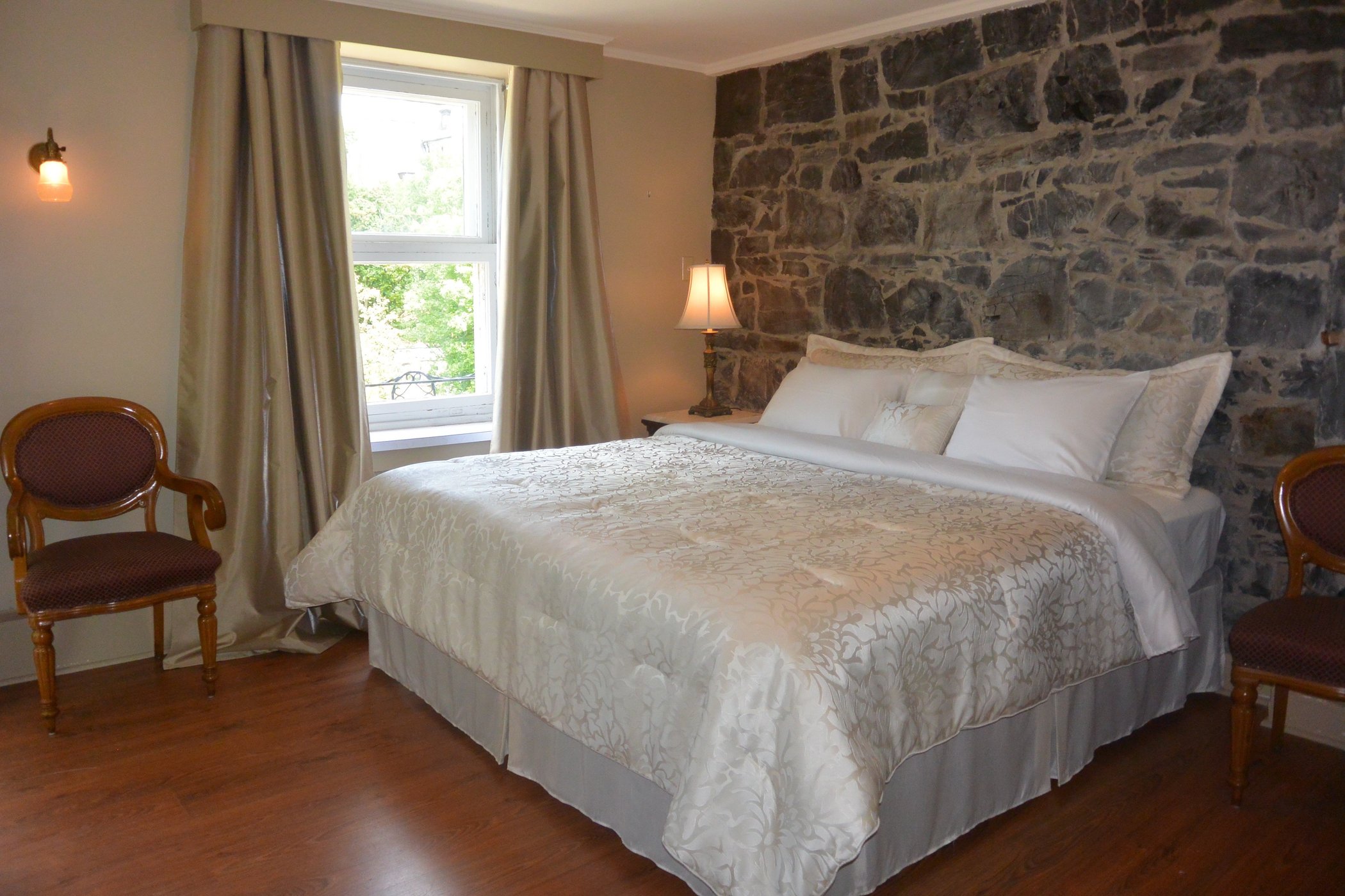 HOTEL MANOIR STE-GENEVIÈVE - Old Port Quebec by null