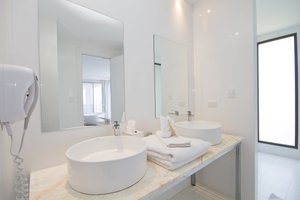 Room & Suite