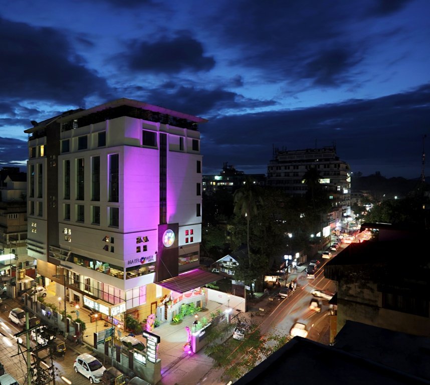 Mayflower Hotel image