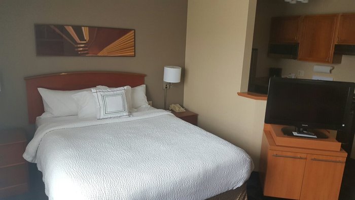 TownePlace Suites by Marriott Mt. Laurel Kitchenettes: Pictures ...