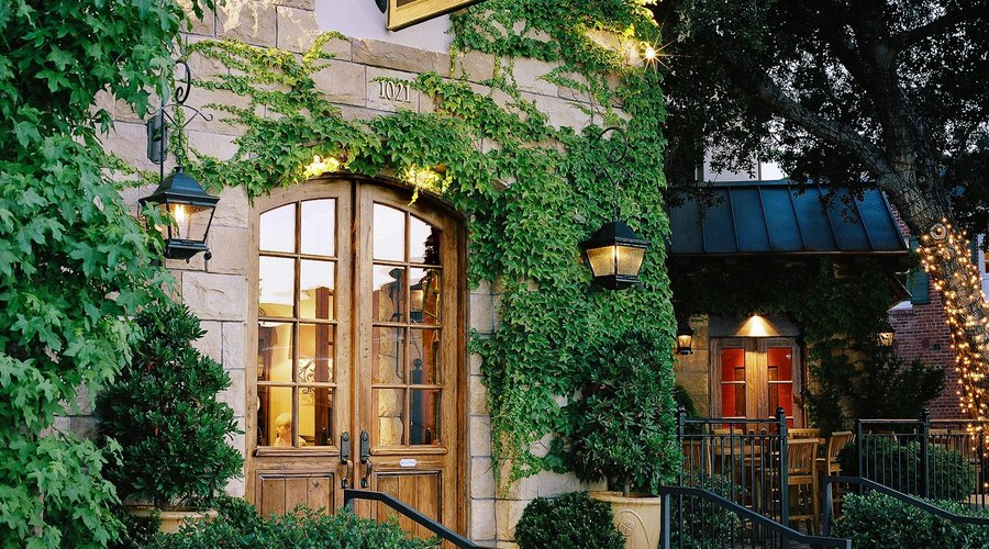 Hotel Cheval Main Entrance