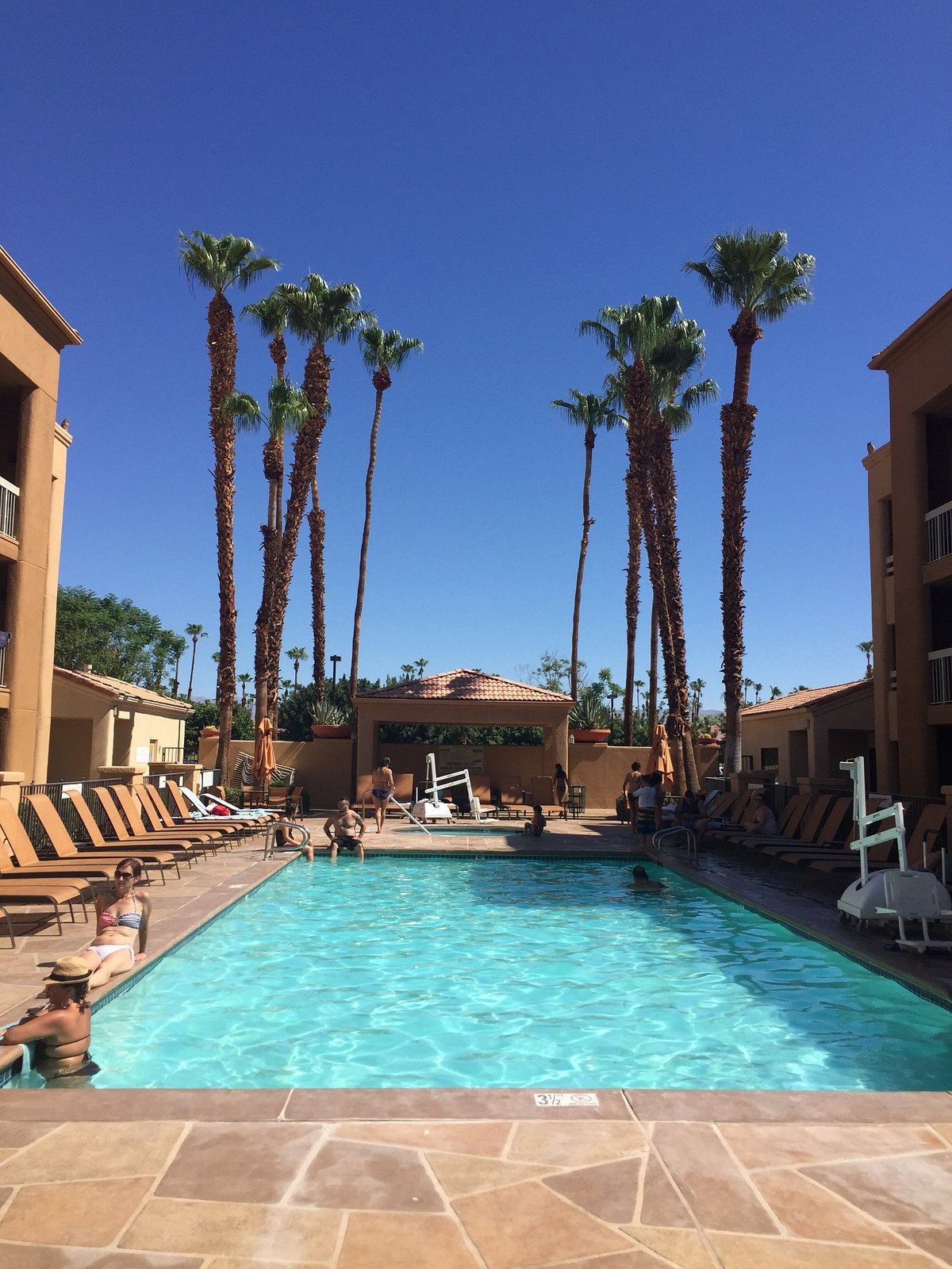 Courtyard By Marriott Palm Springs Pool Fotos Und Bewertungen Tripadvisor 0597