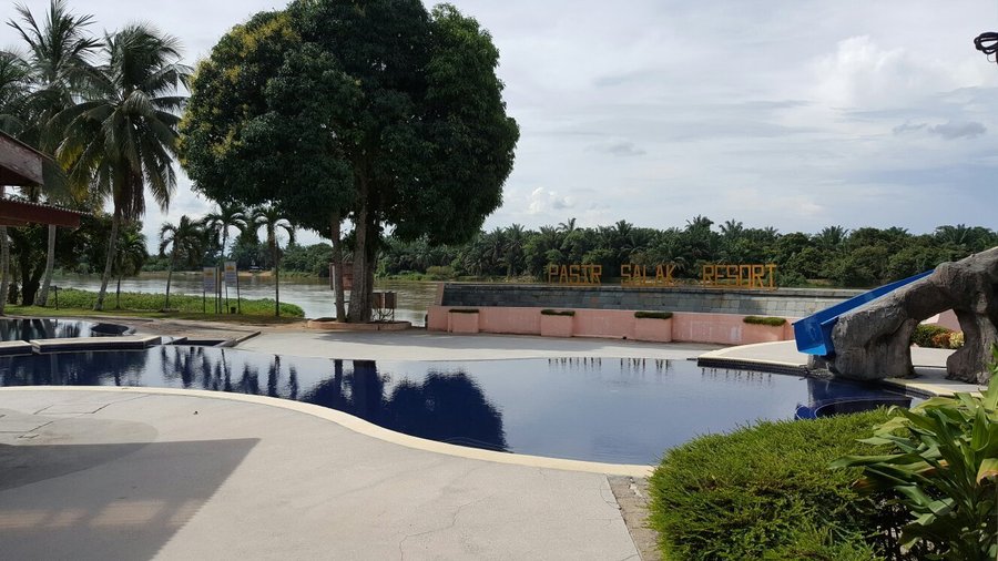 Pasir Salak Resort