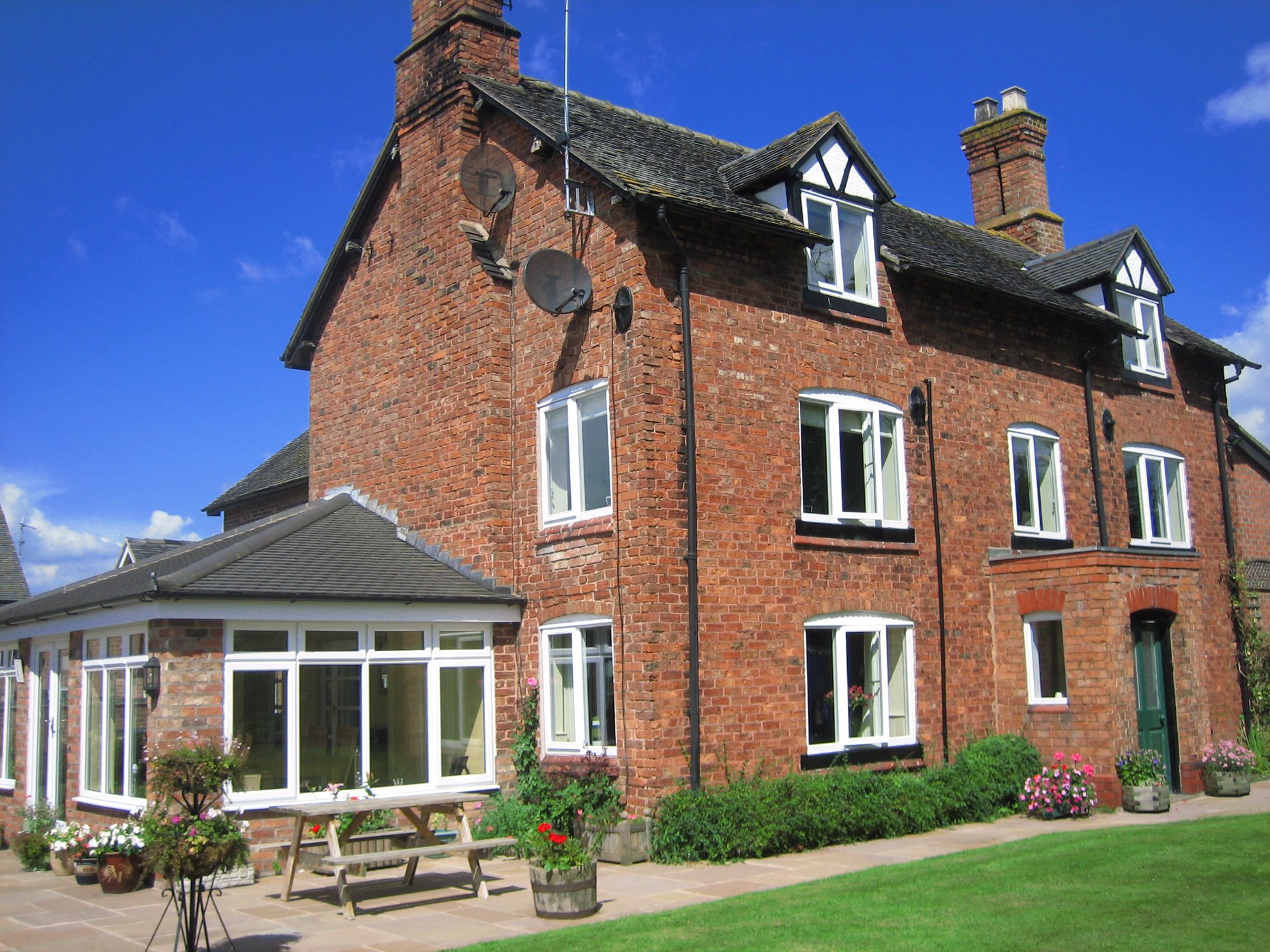 WOODSIDE FARM BED AND BREAKFAST - B&B Reviews (Wettenhall, England)