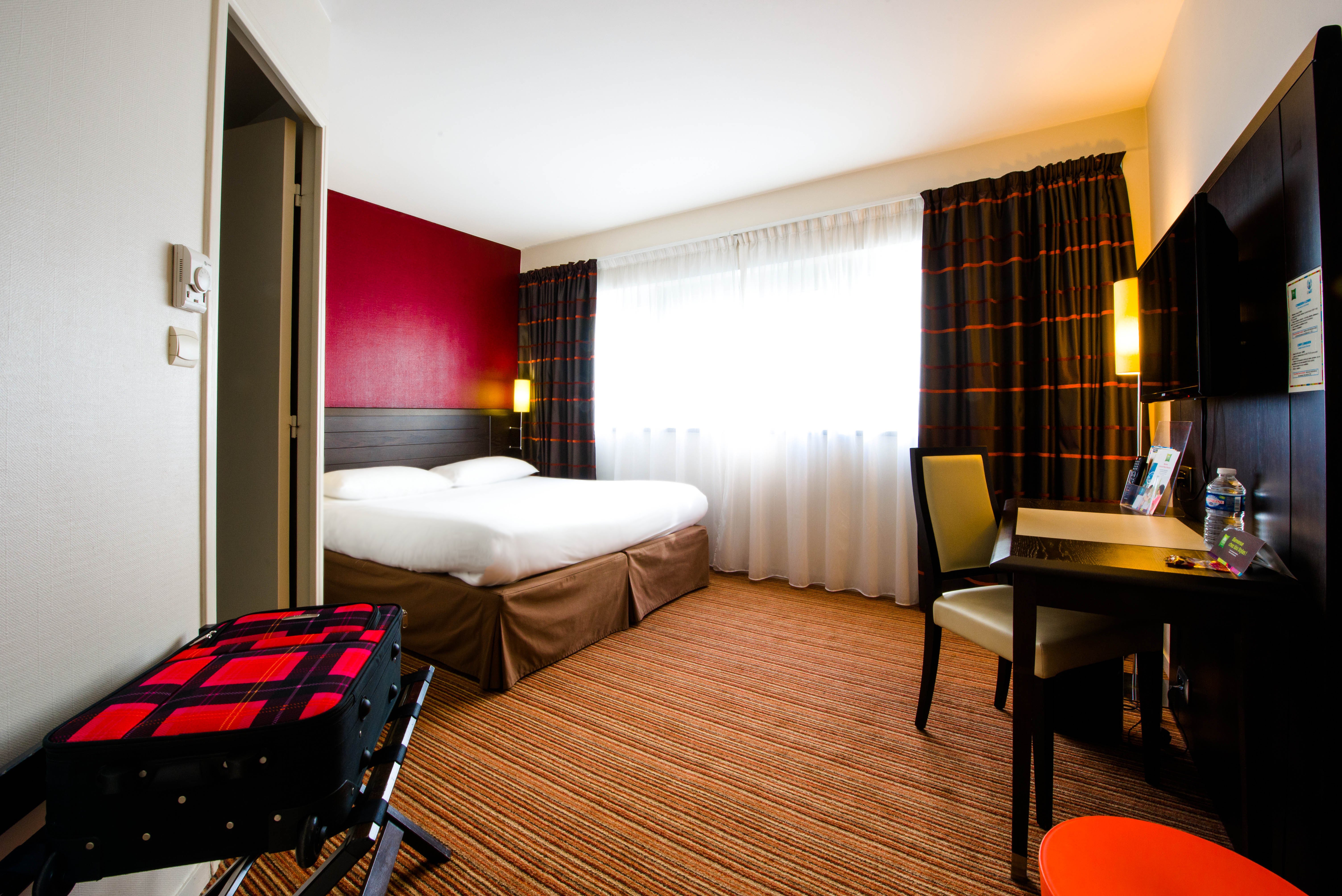 Ibis Styles Nantes Centre Place Royale Rooms: Pictures & Reviews ...