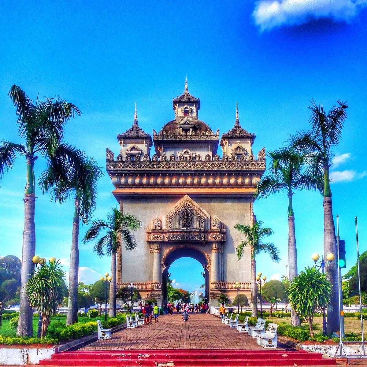 Вьентьян. Триумфальная арка Патусай Вьентьян. Триумфальная арка Патусай Вьентьян Лаос. Vientiane 2022. Вьентьян набережная.