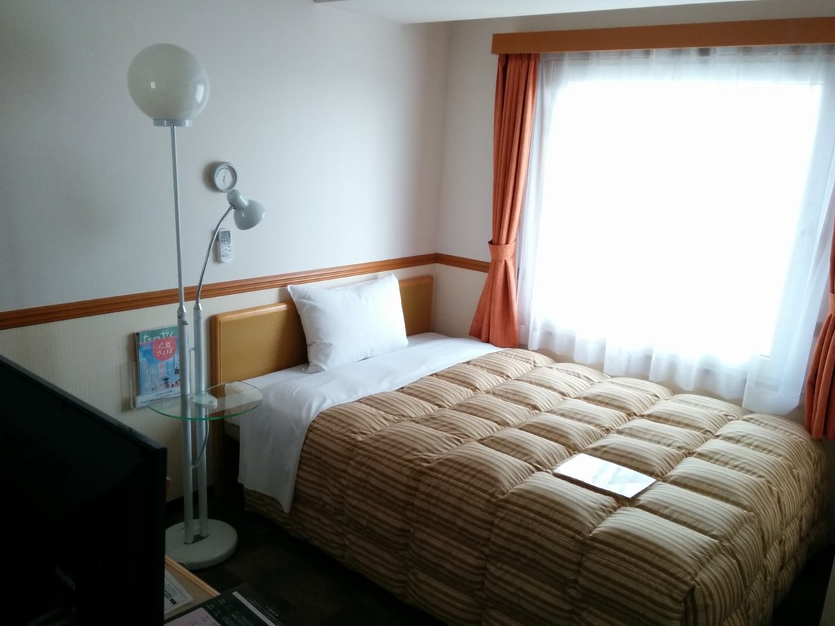 Toyoko Inn Higashihiroshima Saijo Ekimae Rooms: Pictures & Reviews ...