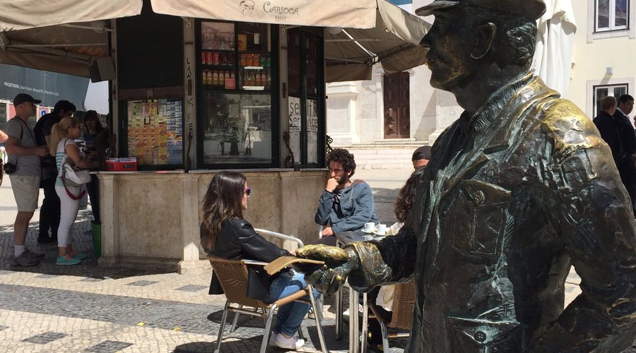 O Cauteleiro Statue in Lisbon