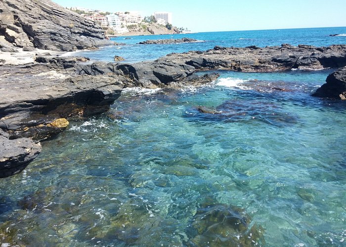 sector solitario de la playa nudista Benalnatura (Málaga)