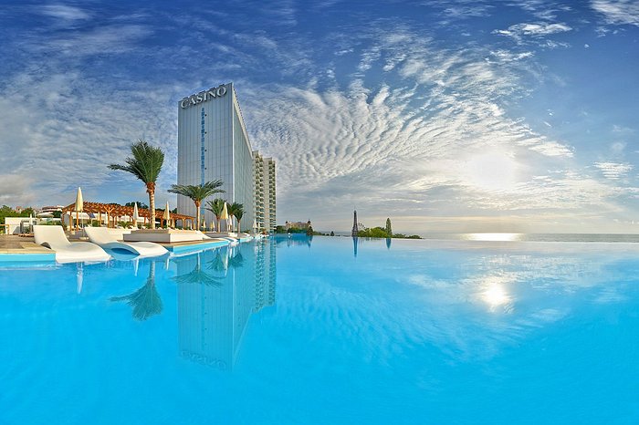 Hotel International Casino & Tower Suites in Golden Sands ...