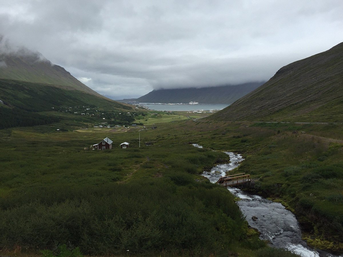 bs tours isafjordur