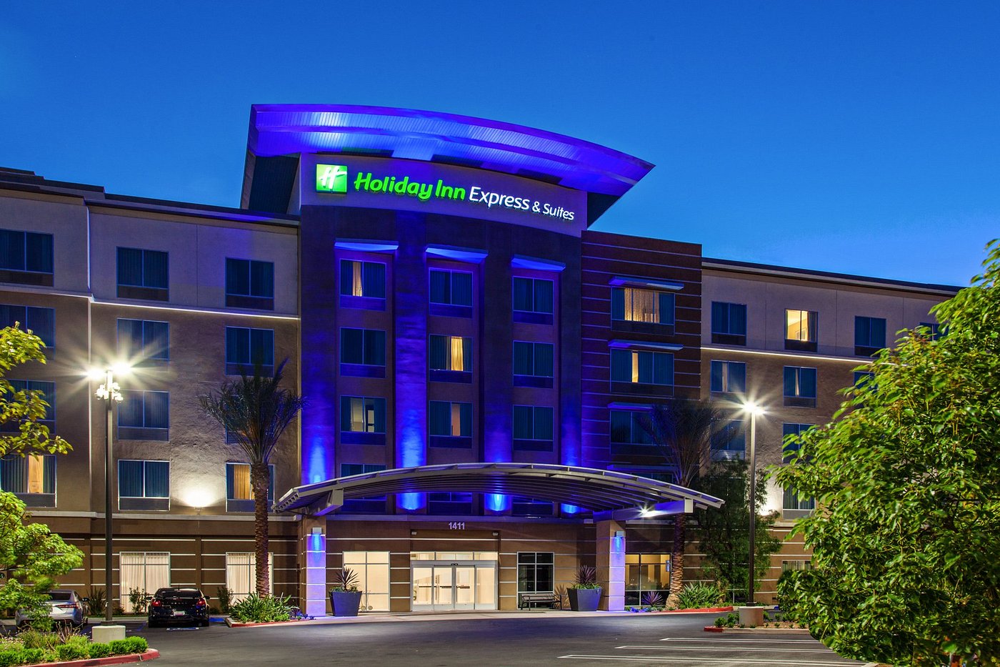 HOLIDAY INN EXPRESS & SUITES ANAHEIM RESORT AREA, AN IHG HOTEL 2024