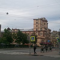 От пересечения Левашовского и Чкаловского проспектов.