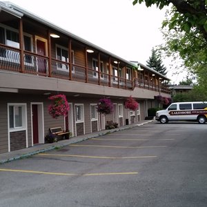 Lakeshore Inn & Suites in Anchorage