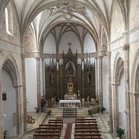 La iglesia, acceso desde la primera planta del claustro