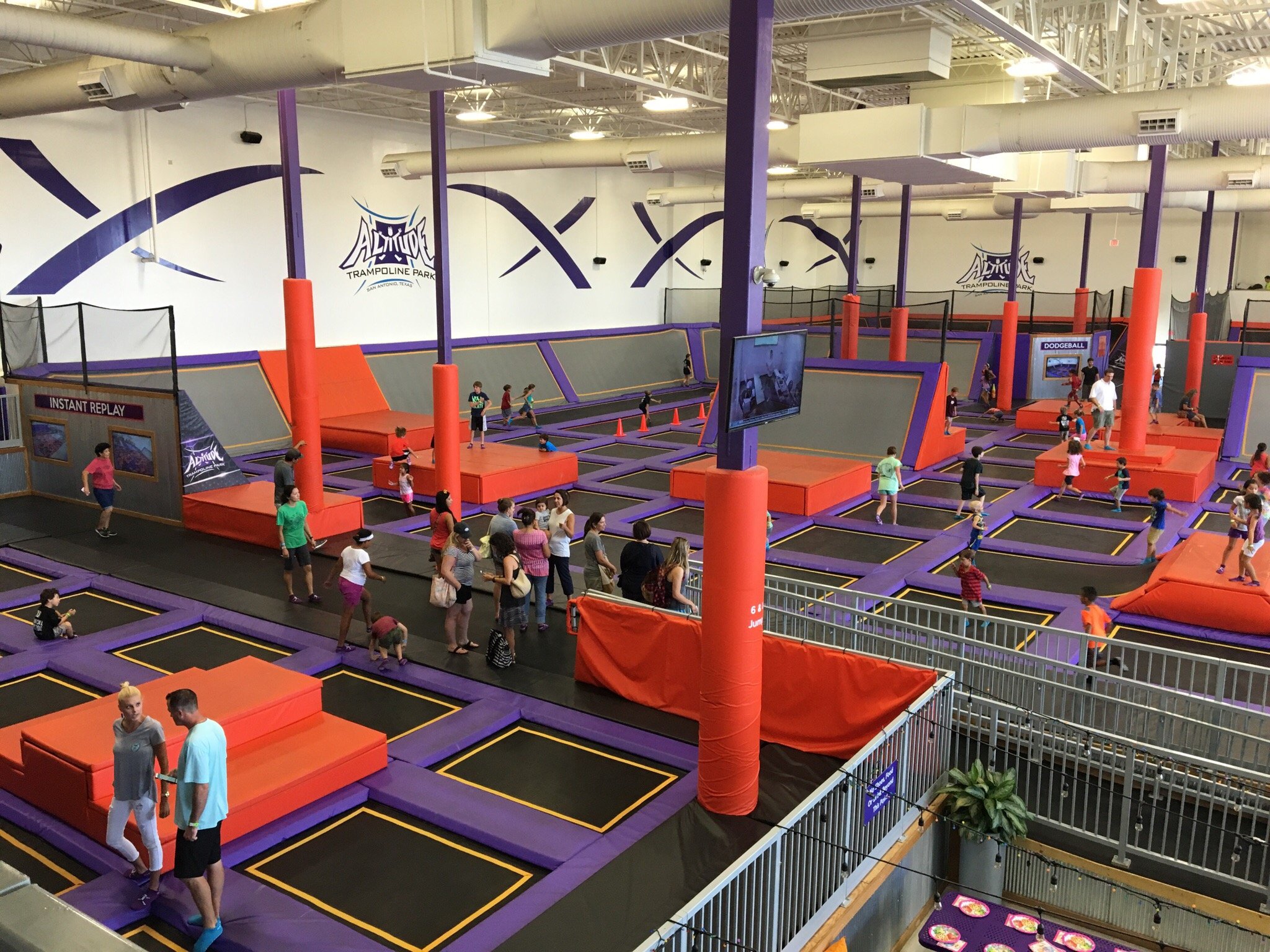 Altitude trampoline park outlet hours