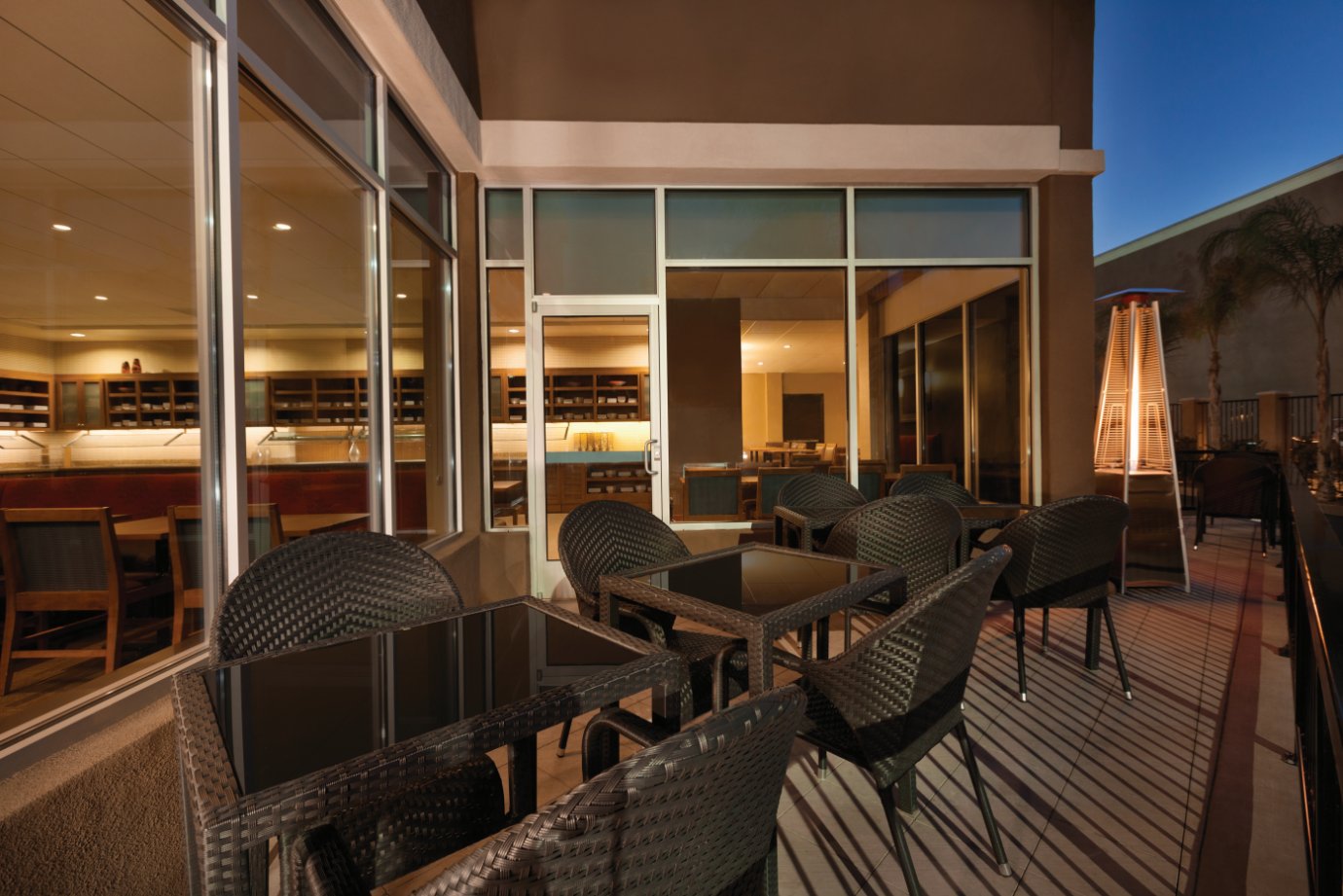 HYATT PLACE AT ANAHEIM RESORT CONVENTION CENTER Ab 137 1 6 0   Outdoor Bistro Seating 