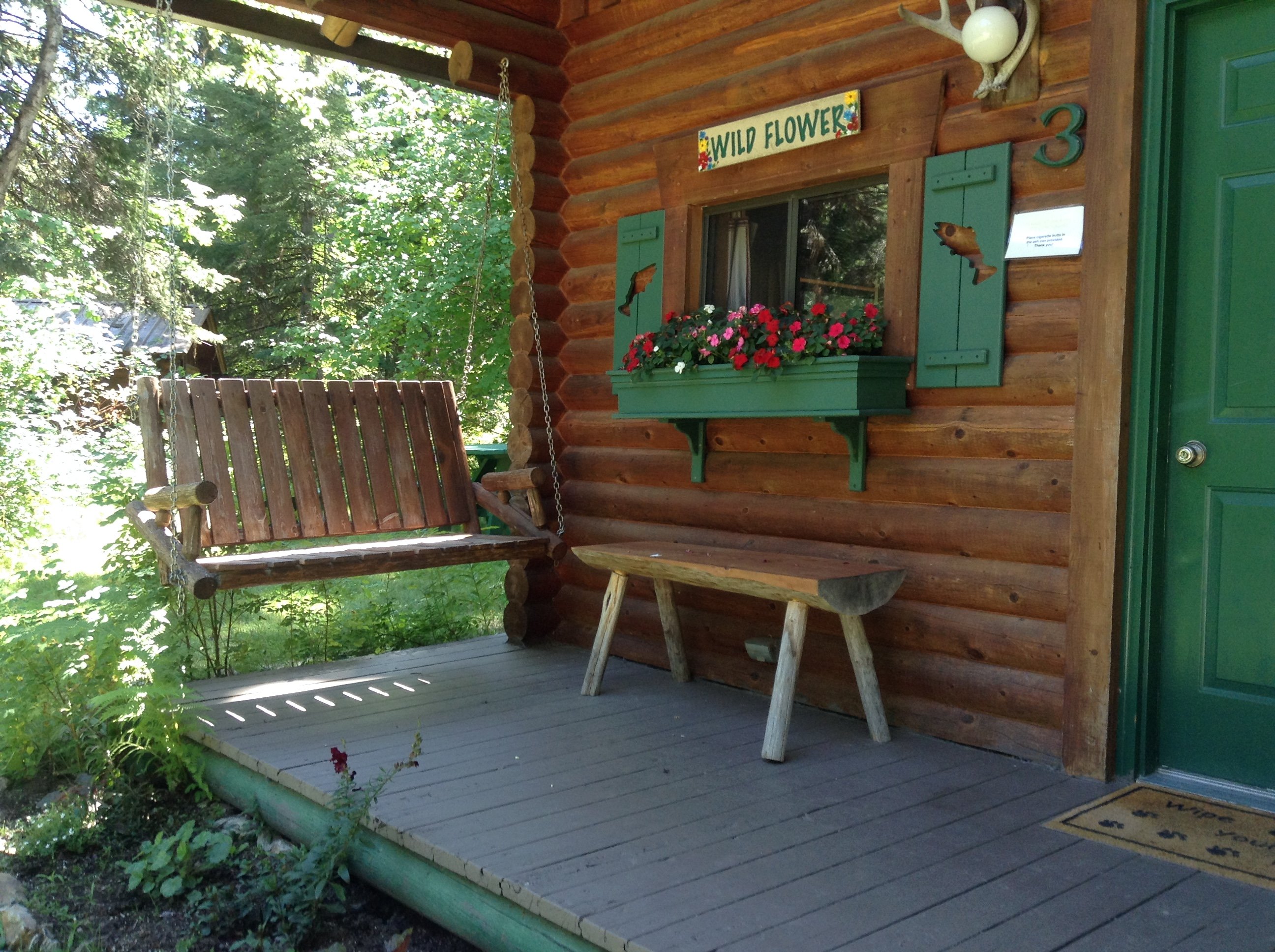 Hotel photo 2 of Swan Lake Cabins.