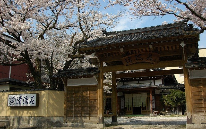 清流荘門の桜の頃