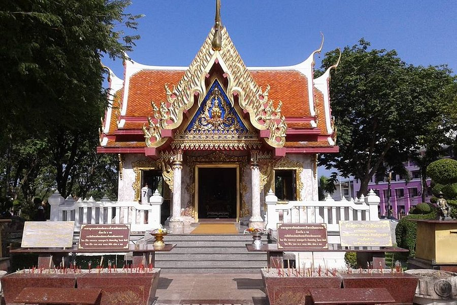 Shrine of King Taksin the Great image