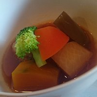 見えていませんが、底にお魚が隠れてます。
