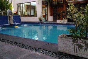 Pool & Beach